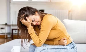 FTT_Bỗng nhiên đau bụng dữ dội: Có phải bạn đang mắc viêm đại tràng cấp?